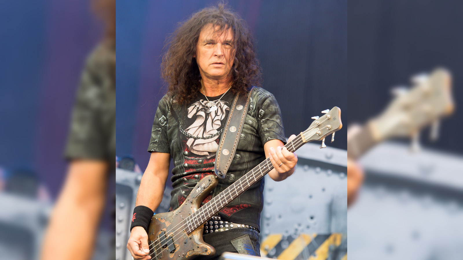 Ο Peter Baltes παίζει μπάσο με τους Accept στο Wacken Open Air το 2017