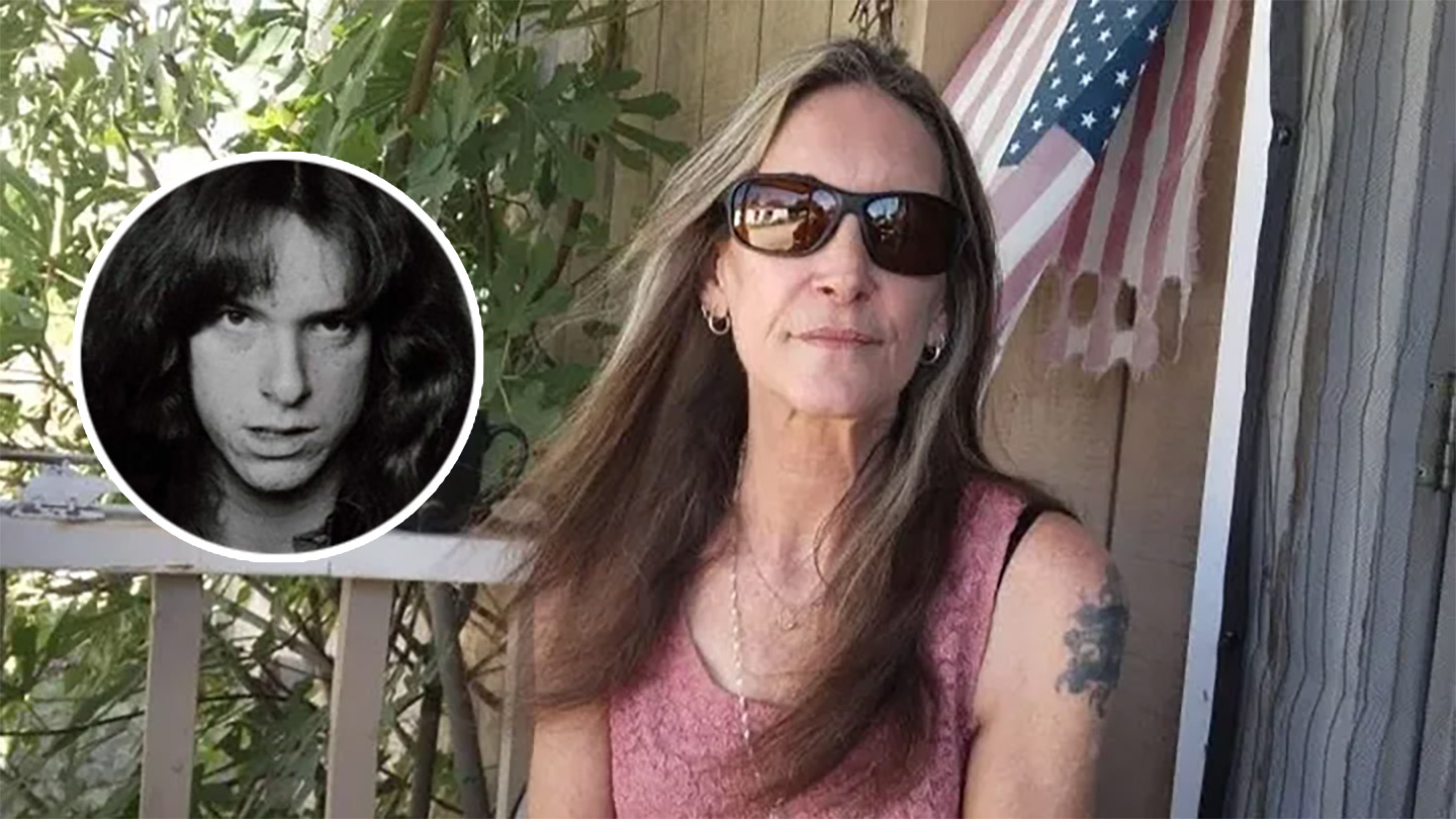 Η Connie Burton, αδελφή του Cliff Burton των Metallica, με ένθετη φωτογραφία του Cliff Burton