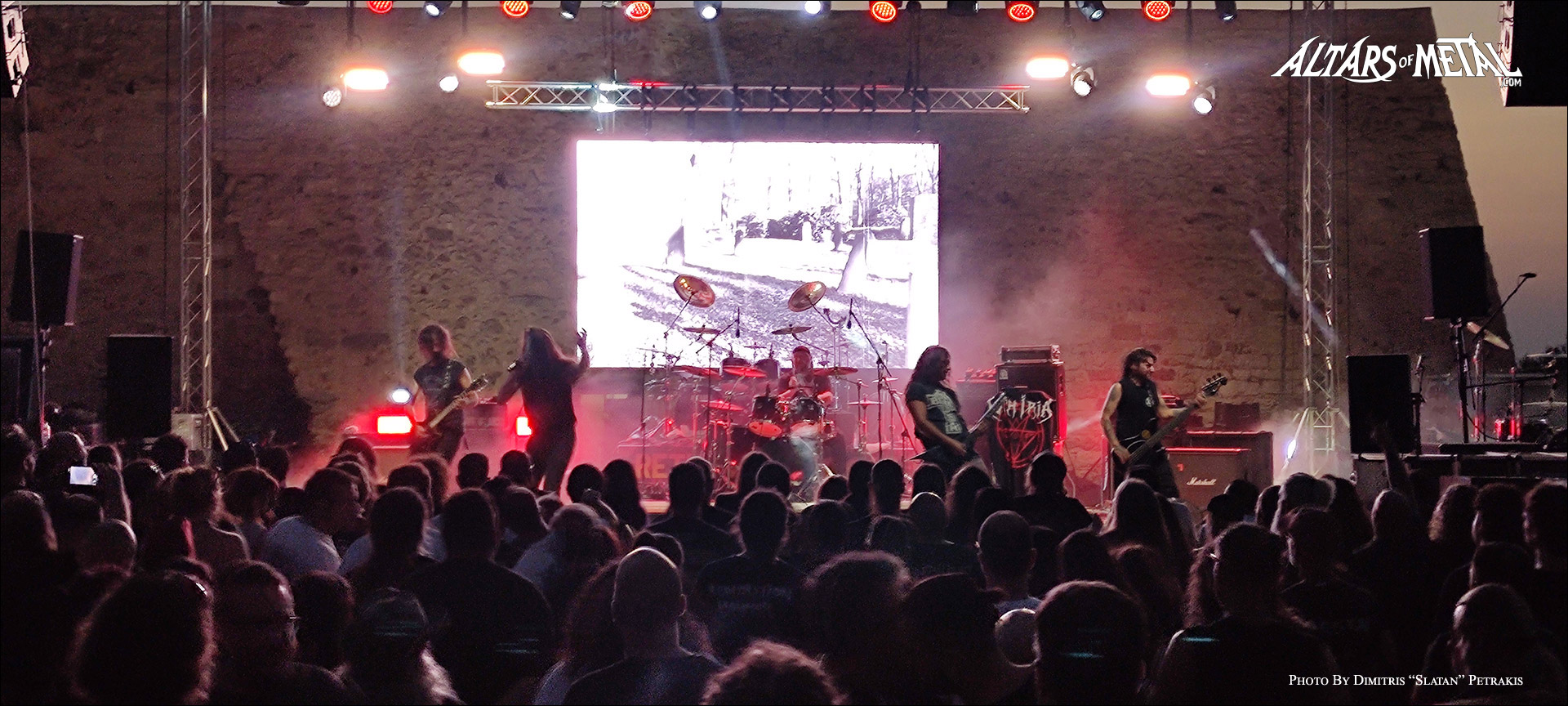Οι Yoth Iria στη σκηνή με το κοινό στο Rethymno Rocks Festival 2026